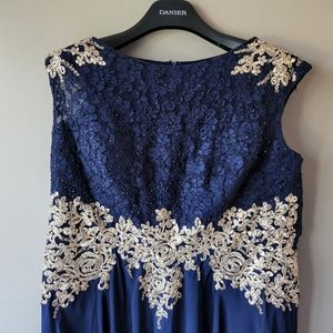 Plus Size - Occasion dress